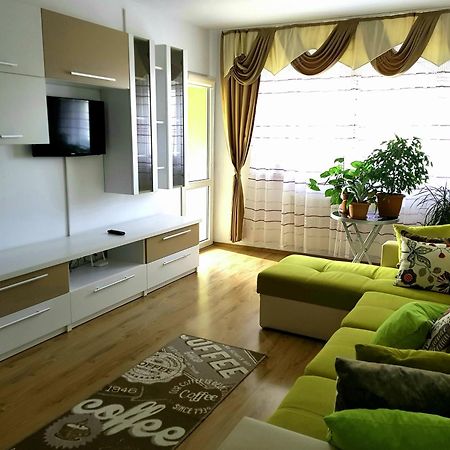 Urban Retreat Luxury Hideaway Apartment Орадеа Екстериор снимка
