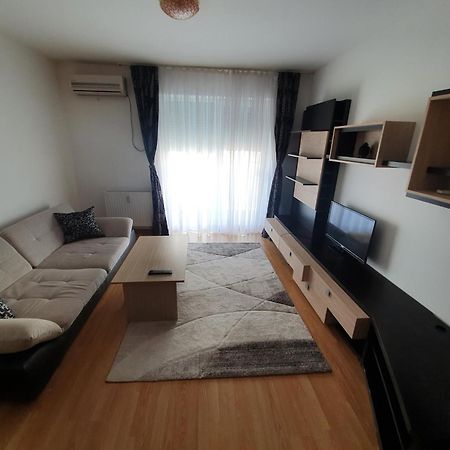 Urban Retreat Luxury Hideaway Apartment Орадеа Екстериор снимка
